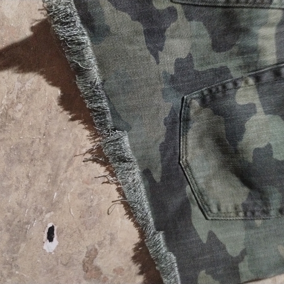 🦋🏵️🦋We the Free Camp Cut Off Shorts - Picture 11 of 12